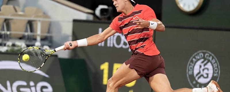 Holger Rune 2025 Season Review: A Year of Struggle