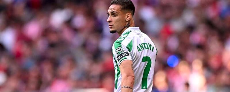 Real Betis hold back Antony’s shirt as sporting director provides update on negotiations