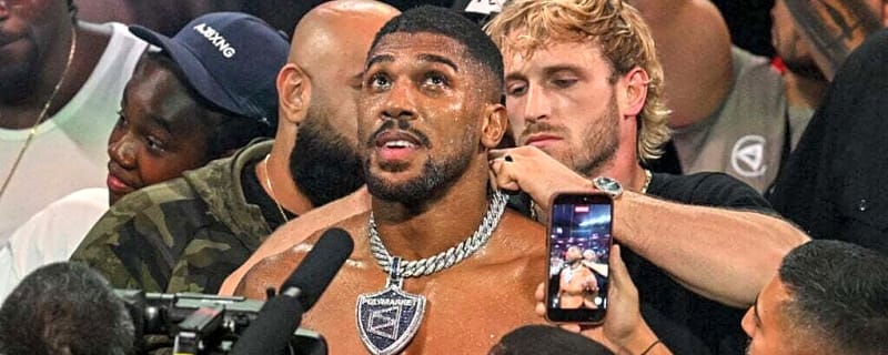 Logan Paul sparks post-fight scuffle by trying to ‘snatch’ something that belongs to Anthony Joshua