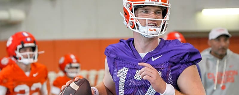 Clemson Names Christopher Vizzina Starting Quarterback