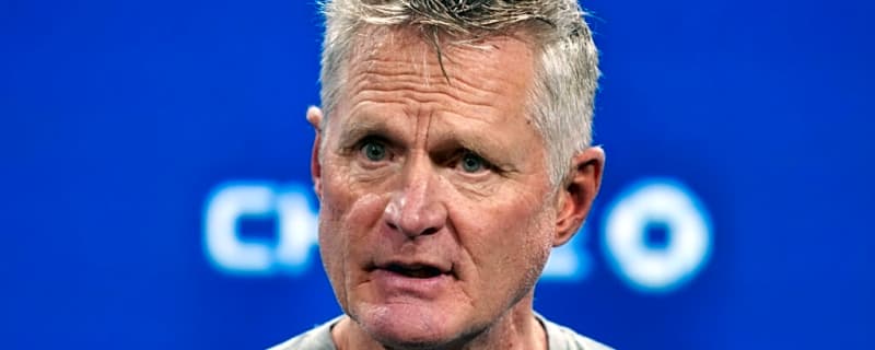 Warriors Go Full 'Ostrich' Mode as Steve Kerr Implements Bizarre Strategy That’s Somehow Working