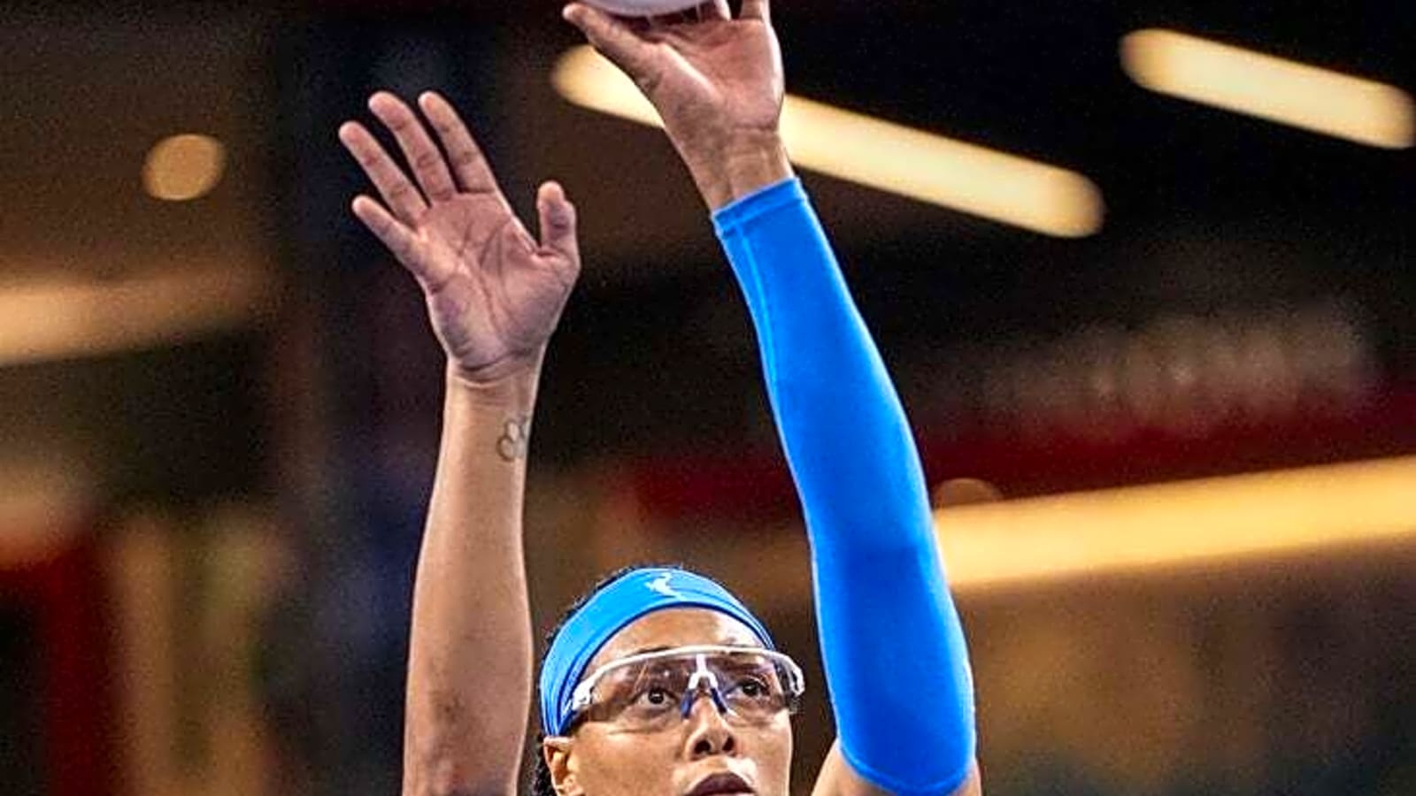 Dream hold off Mystics rally to claim win
