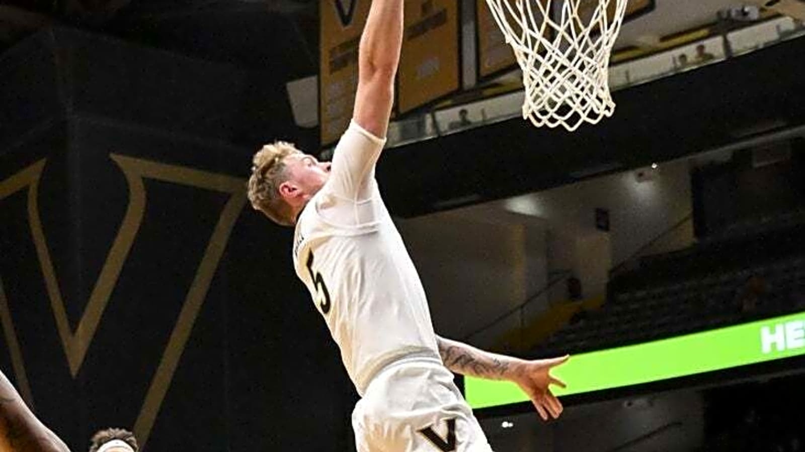 Tyler Nickel pours in 20 points as Vanderbilt crushes Lipscomb