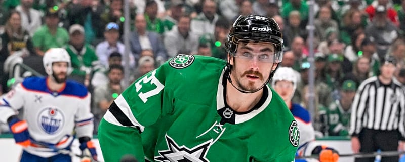 Kraken acquire veteran forward from Stars for draft picks