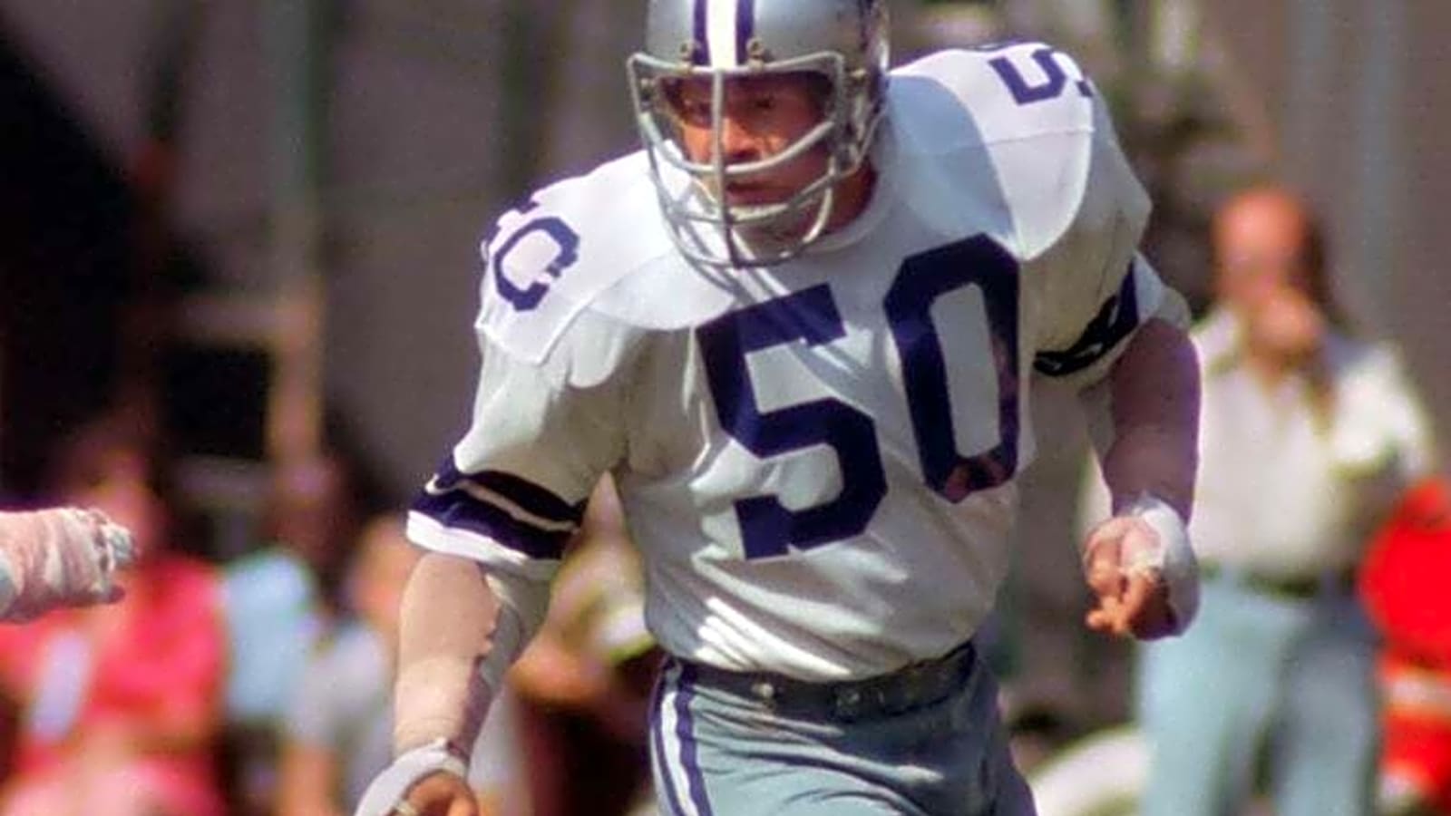 Cowboys great D.D. Lewis dies at 79