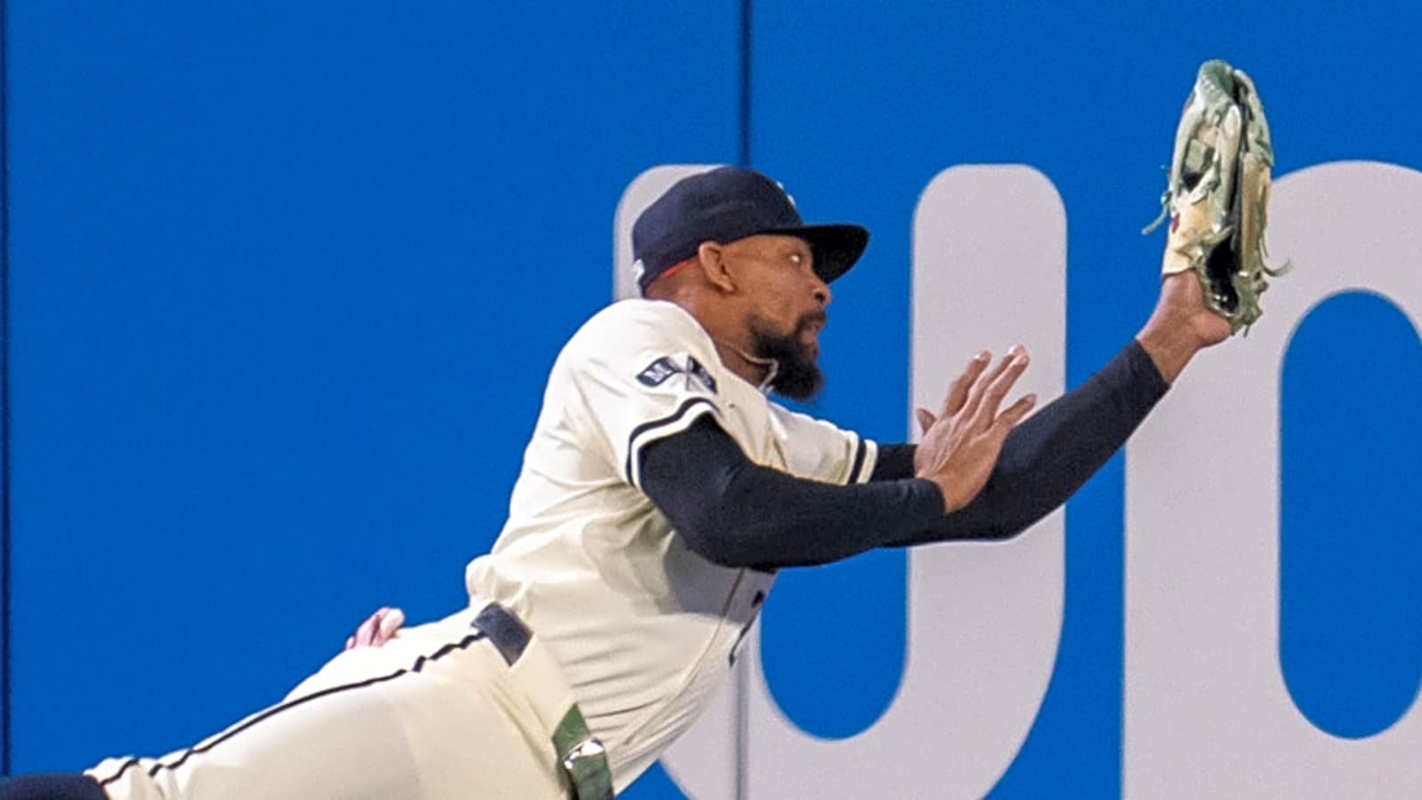 Watch: Twins' Buxton saves game with stunning game-winning catch