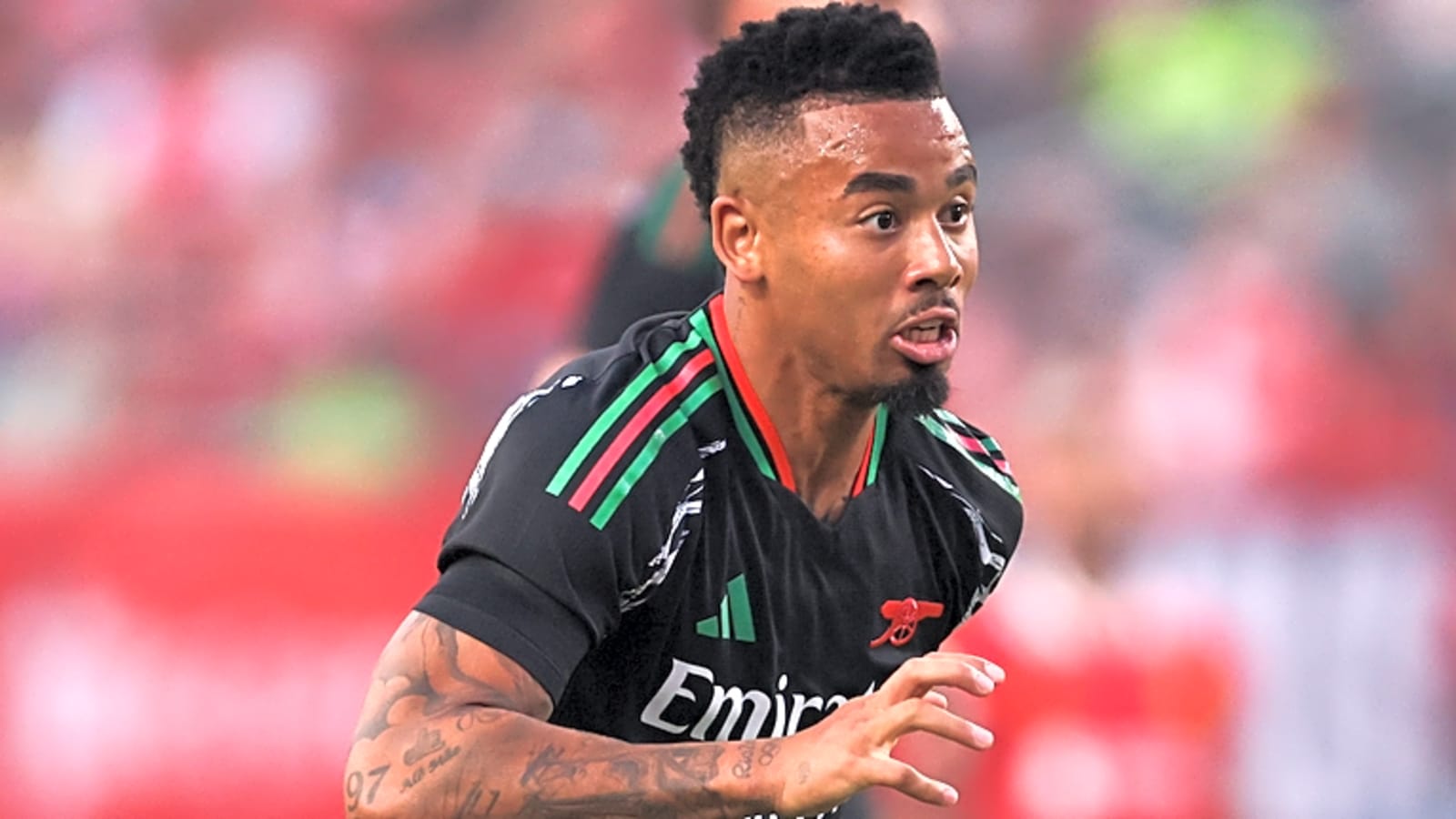 Arsenal routs Aston Villa, silences its Premier League critics