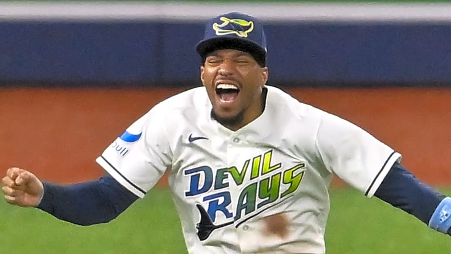 Chandler Simpson has the catch of the playoffs in World Series Game 3