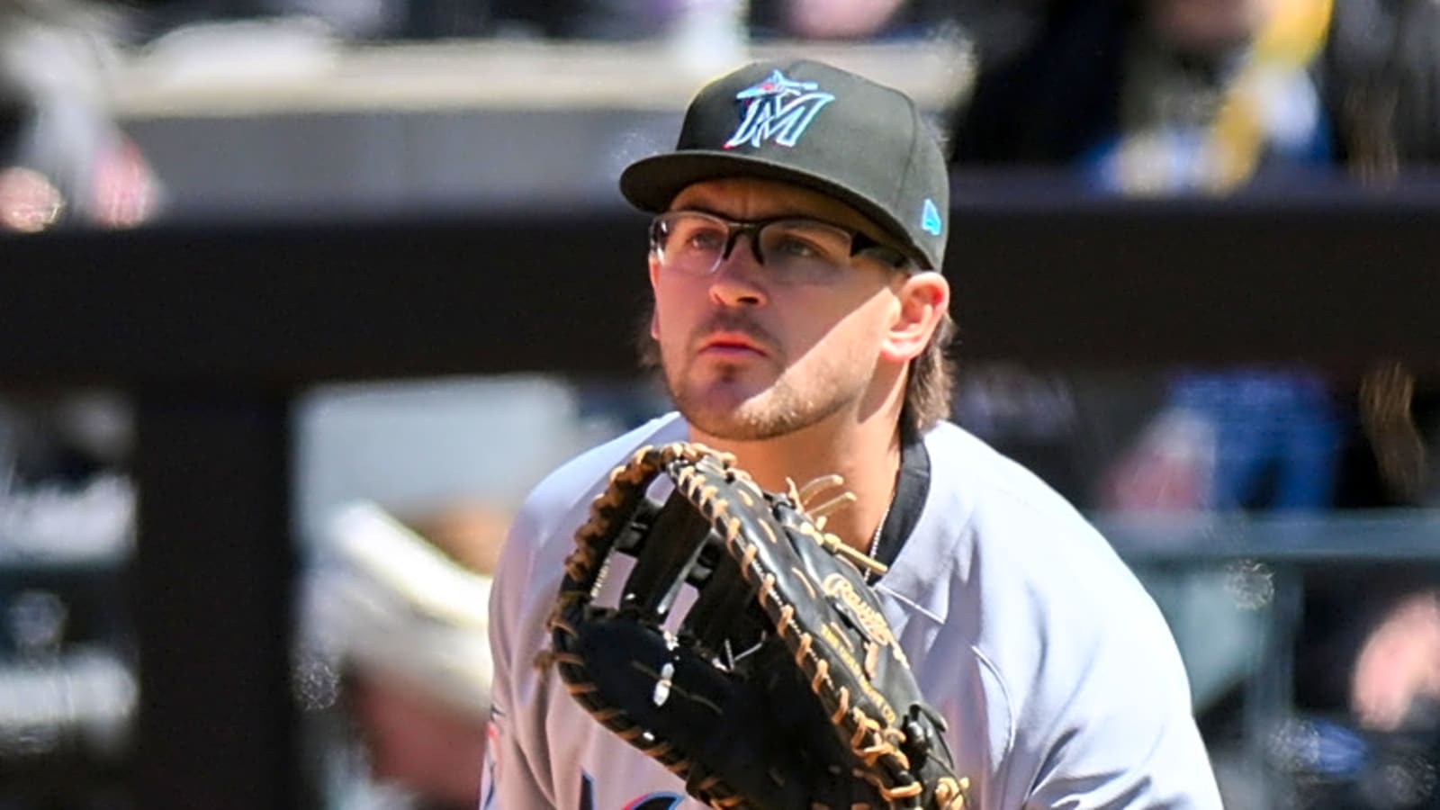 Twins acquire veteran infielder from Marlins