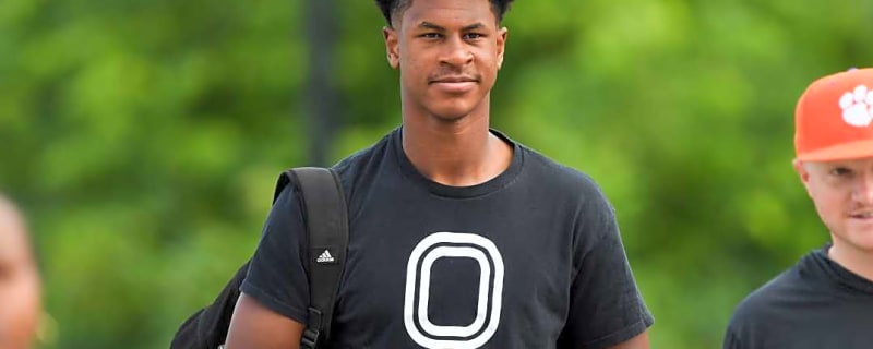 Florida Gators' pursuit of five-star quarterback takes an important turn as they look to regain the momentum they once had