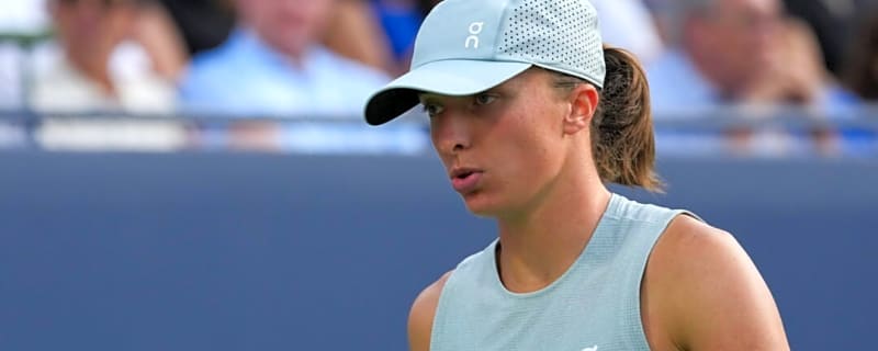 Iga Swiatek Left Frustrated Mid-Match Before Coach Steps In With Advice