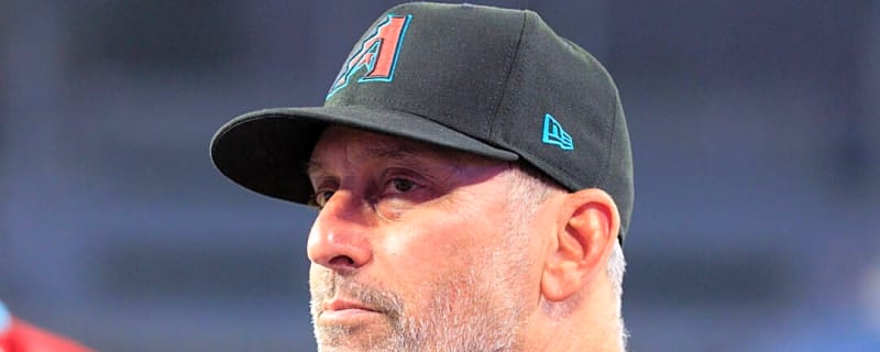 Diamondbacks Manager Admits Mistake & Apologizes After MLB Official Clarifies Cubs’ Sign-Relaying Incident