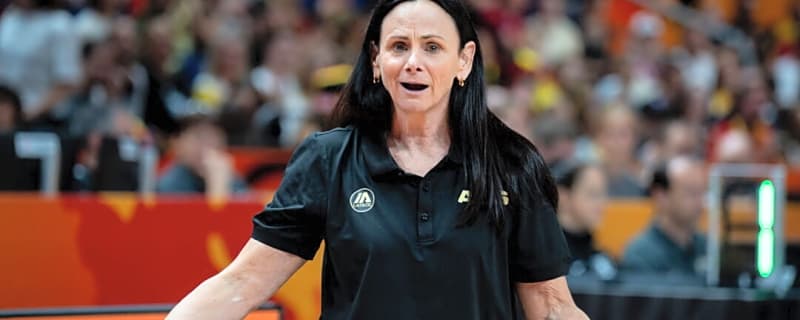 Sandy Brondello Without Answers After Australia’s Captain Went Down With an Apparent Injury During Game vs Italy
