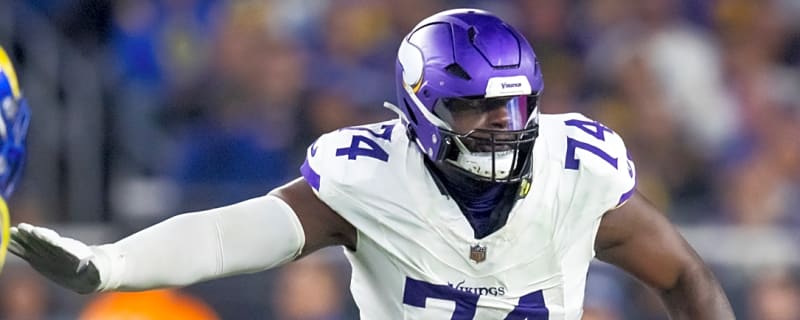 Browns help struggling offensive line, acquire LT from Texans