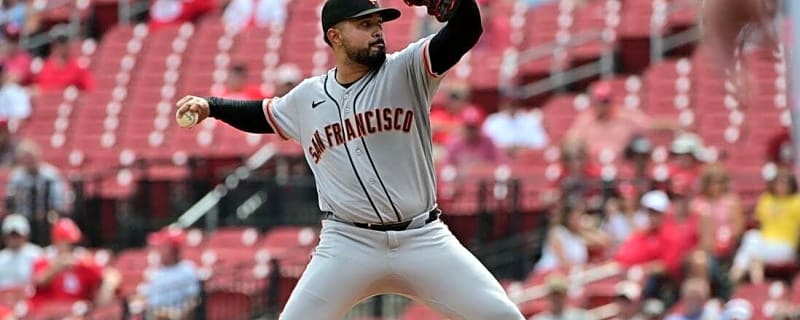 Giants blow lead, come back to edge Cardinals in 10 innings