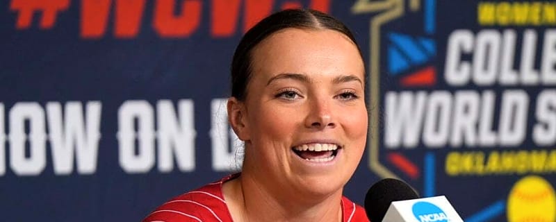 Ava Kuszak's 10th-inning HR carries Nebraska past Arkansas at WCWS