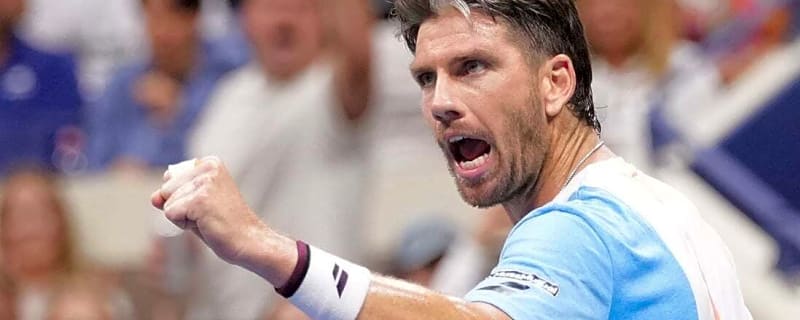 Cameron Norrie shocks No. 1 Carlos Alcaraz in Paris