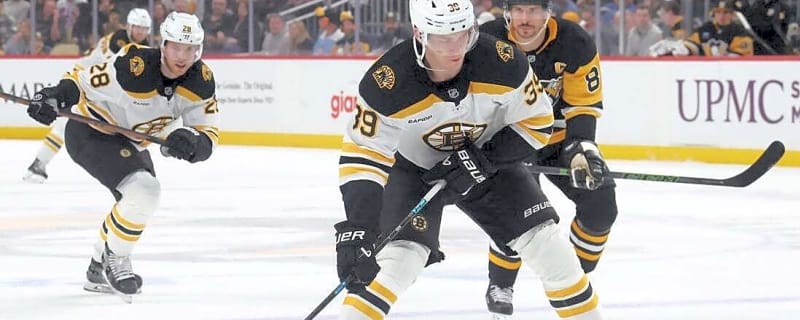 Elias Lindholm, Morgan Geekie help Bruins pull away from Penguins