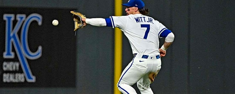 Royals SS Bobby Witt Jr. (back spasms) leaves game vs. Twins