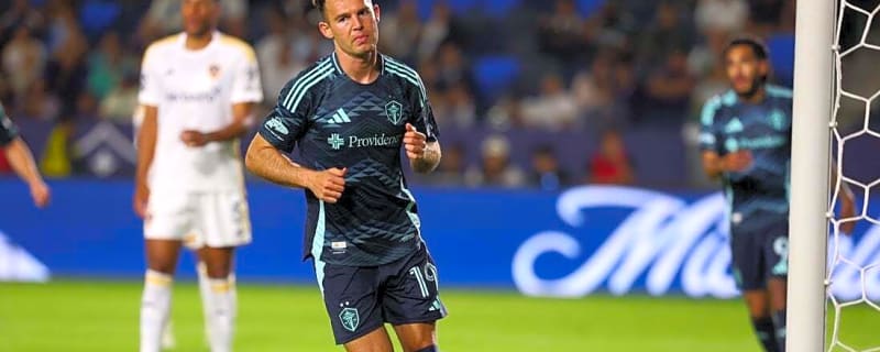 Danny Musovski, Sounders dominate Galaxy
