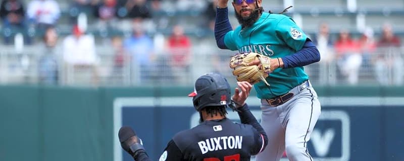 Cole Young's big hit helps Mariners rally past Twins
