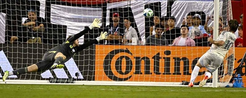 Anders Dreyer brace helps San Diego FC hold off Chicago Fire