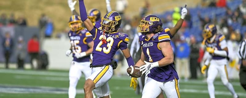 East Carolina turns five Pitt miscues into Military Bowl triumph