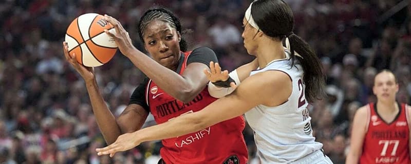 Carla Leite's double-double propels Fire to win over Tempo