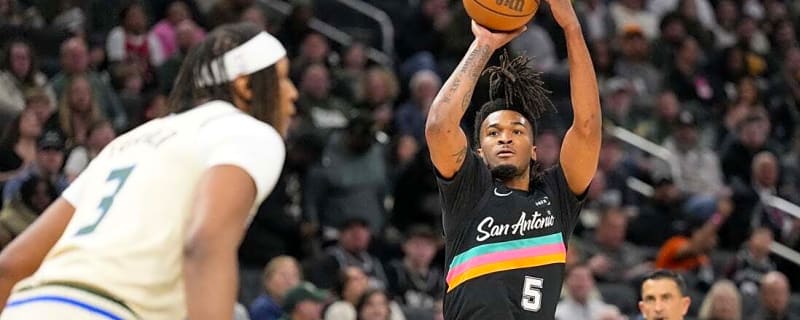 Stephon Castle posts triple-double, Spurs cruise past Bucks