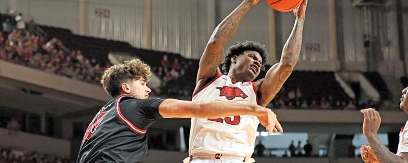 No. 25 Arkansas shoots its way to runaway win over Fresno State
