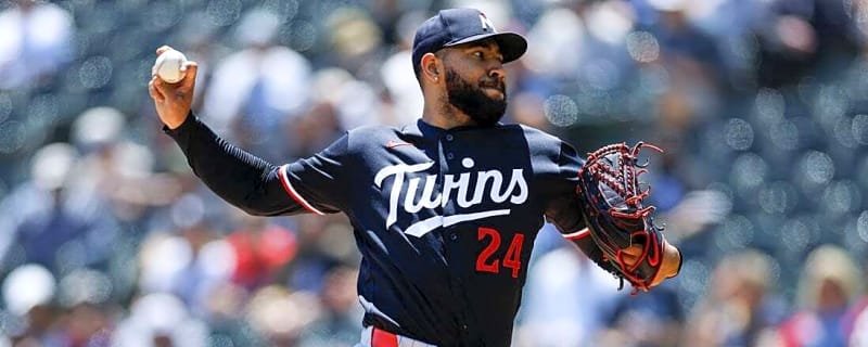 Jays acquire RHP Simeon Woods Richardson from Twins for cash