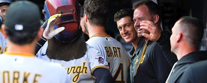 Pirates use the long ball to take down Reds