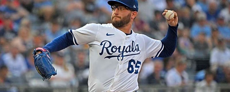 Sinking Royals vow to &#39;keep fighting&#39; against surging Dodgers