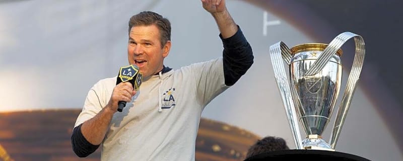 Amid historically poor start, Galaxy extends coach Greg Vanney