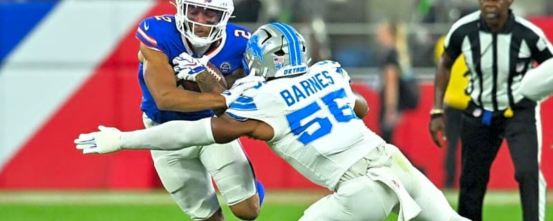 Bills WR DJ Moore exits with shoulder injury