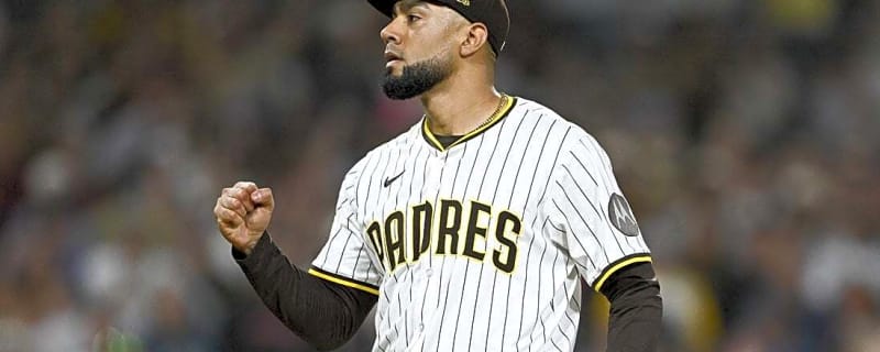 Braves reel in RHP Robert Suarez on 3-year, $45M deal