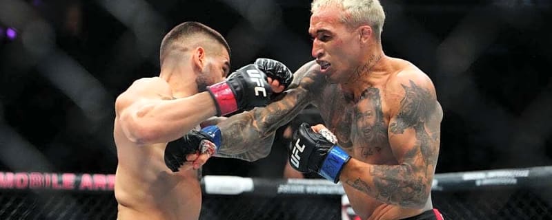 Charles Oliveira eyeing Max Holloway for title fight