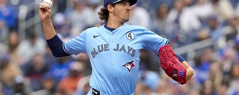 Kevin Gausman aims to complete Jays&#39; sweep of Diamondbacks