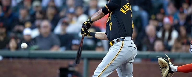 Andrew McCutchen&#39;s late homer helps Pirates edge Giants