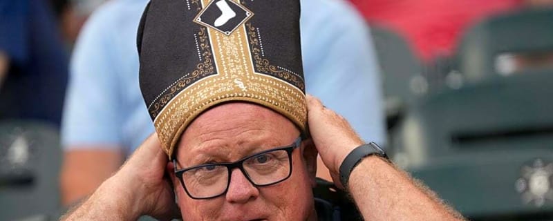White Sox celebrate ‘Pope Night’ with holy hat giveaway