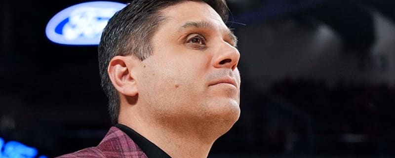 Charlotte hires former Cincinnati coach Wes Miller