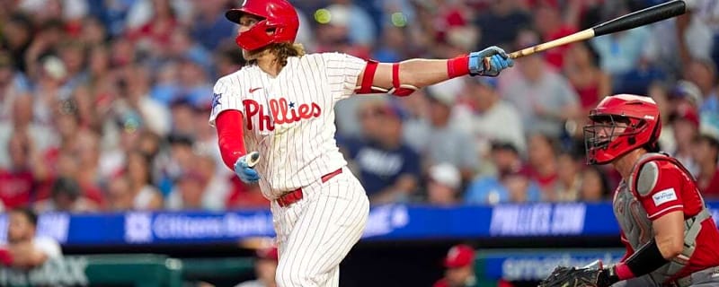 Bryson Stott's late HR rallies red-hot Phils past Reds