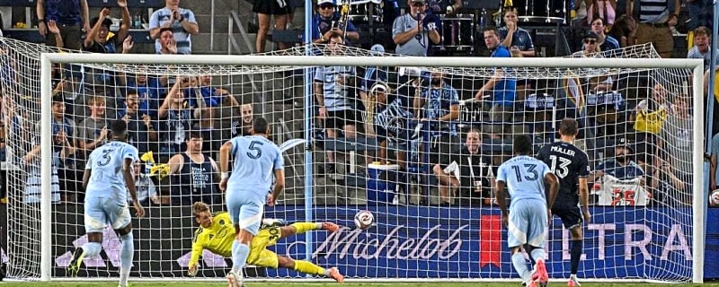 Thomas Muller aids Whitecaps blowout of Sporting KC