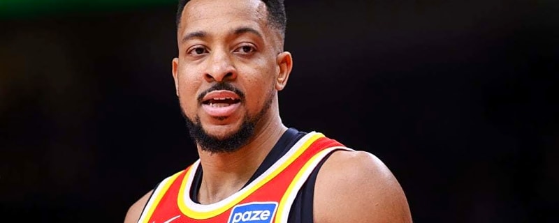 Hawks blow past Bucks, extend winning streak to nine