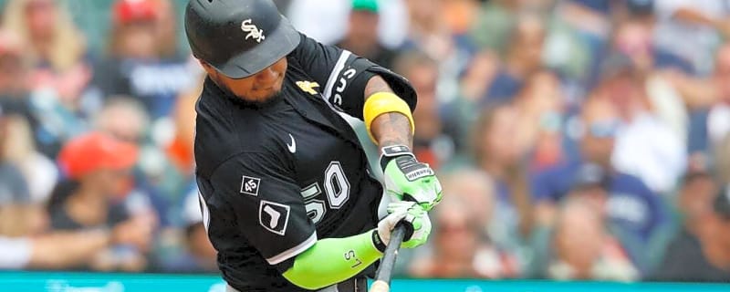 White Sox stay hot, use late push to beat Tigers