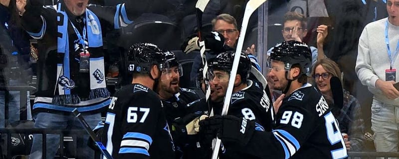 Five players score for surging Mammoth vs. reeling Penguins