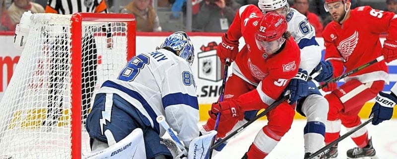 Lightning double up Red Wings, extend win streak to six