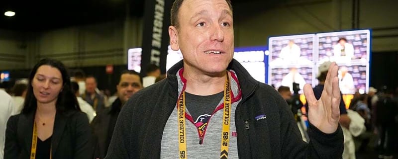 Joey Chestnut massive favorite to eat way back to Nathan&#39;s hot dog title