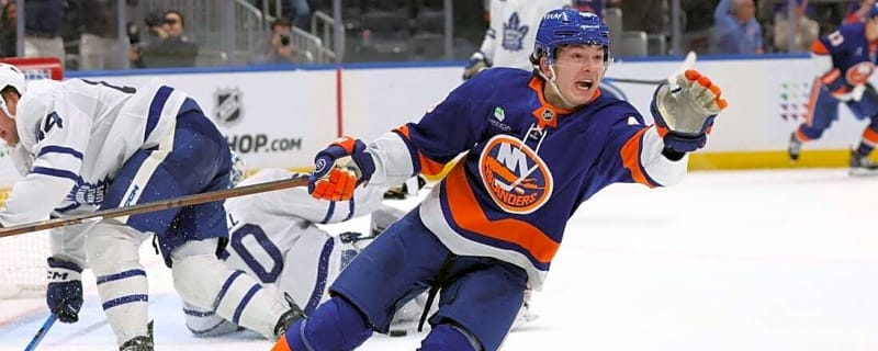 Auston Matthews' record goal not enough as Islanders best Maple Leafs