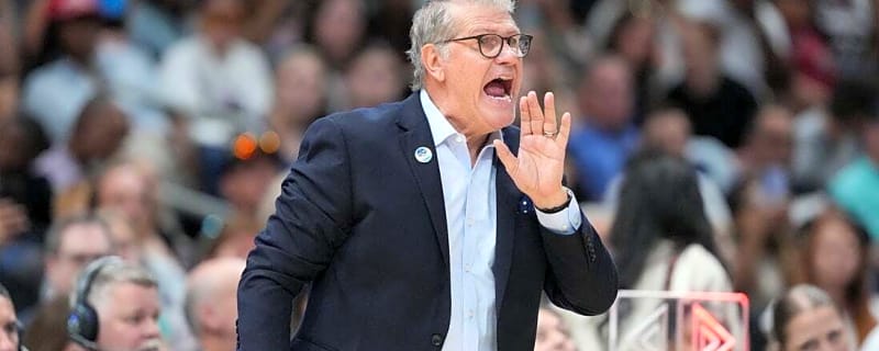No. 1 UConn coach Geno Auriemma breaks poll record